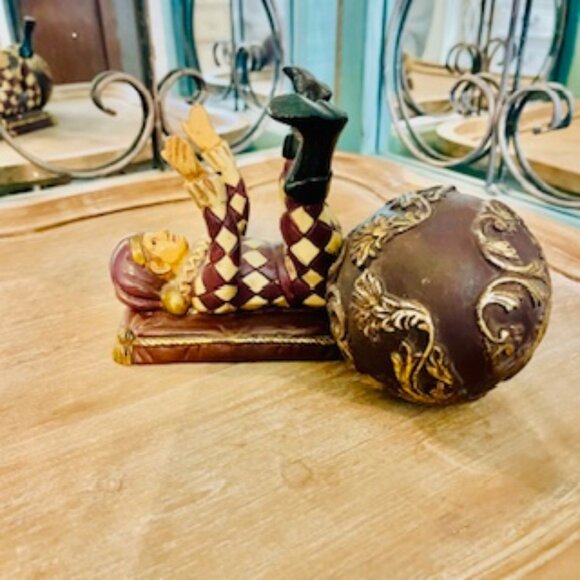 Sterling Industries Décor Sculpture & Figurines. Jester and Ball Figurine. - Picture 2 of 4